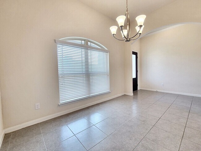Building Photo - Beautiful One Level 3 BR / 2 BA Home for R...