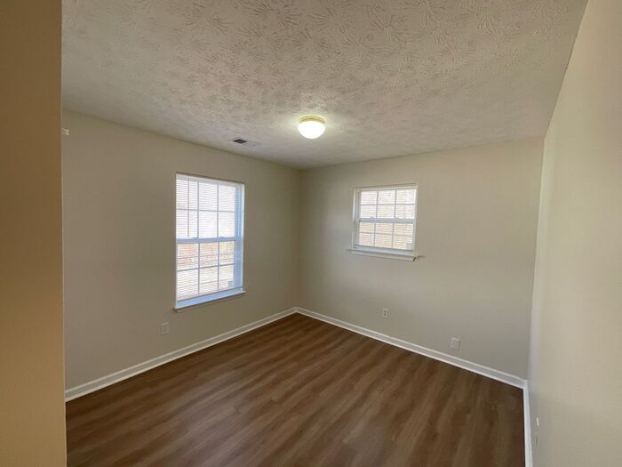 Building Photo - 3651 Ten Oaks Cir