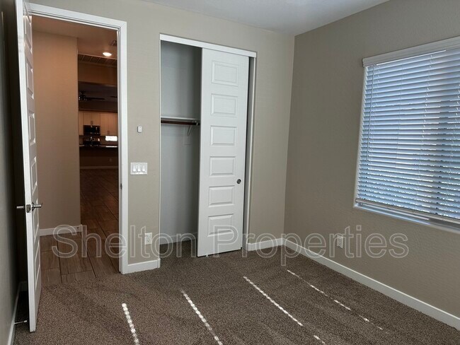 Building Photo - 16562 W Charlotte Dr