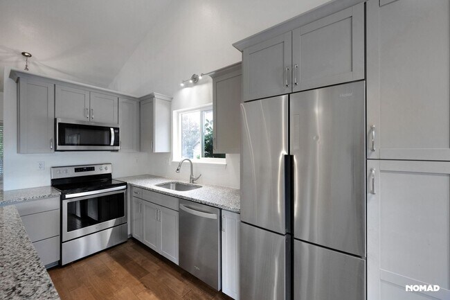 Building Photo - Beautiful 4BR House in Centennial