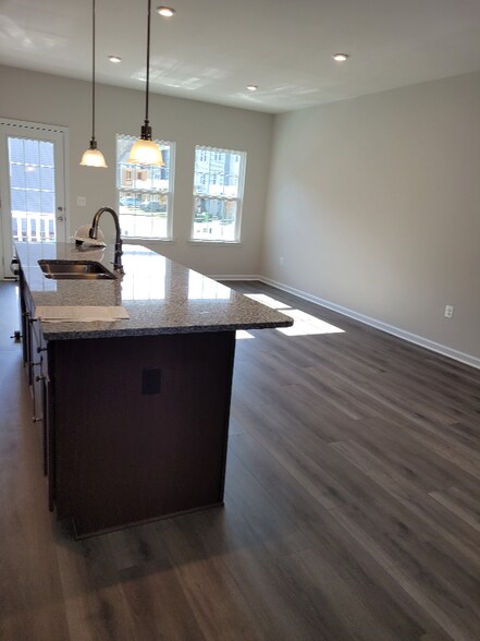 Building Photo - 4019 Holcomb Wy