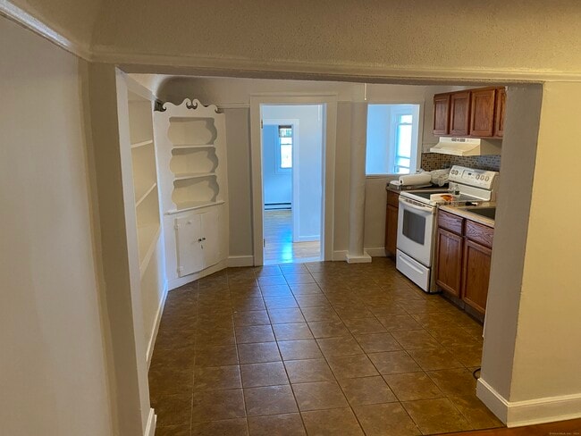 Building Photo - 1052 Main St