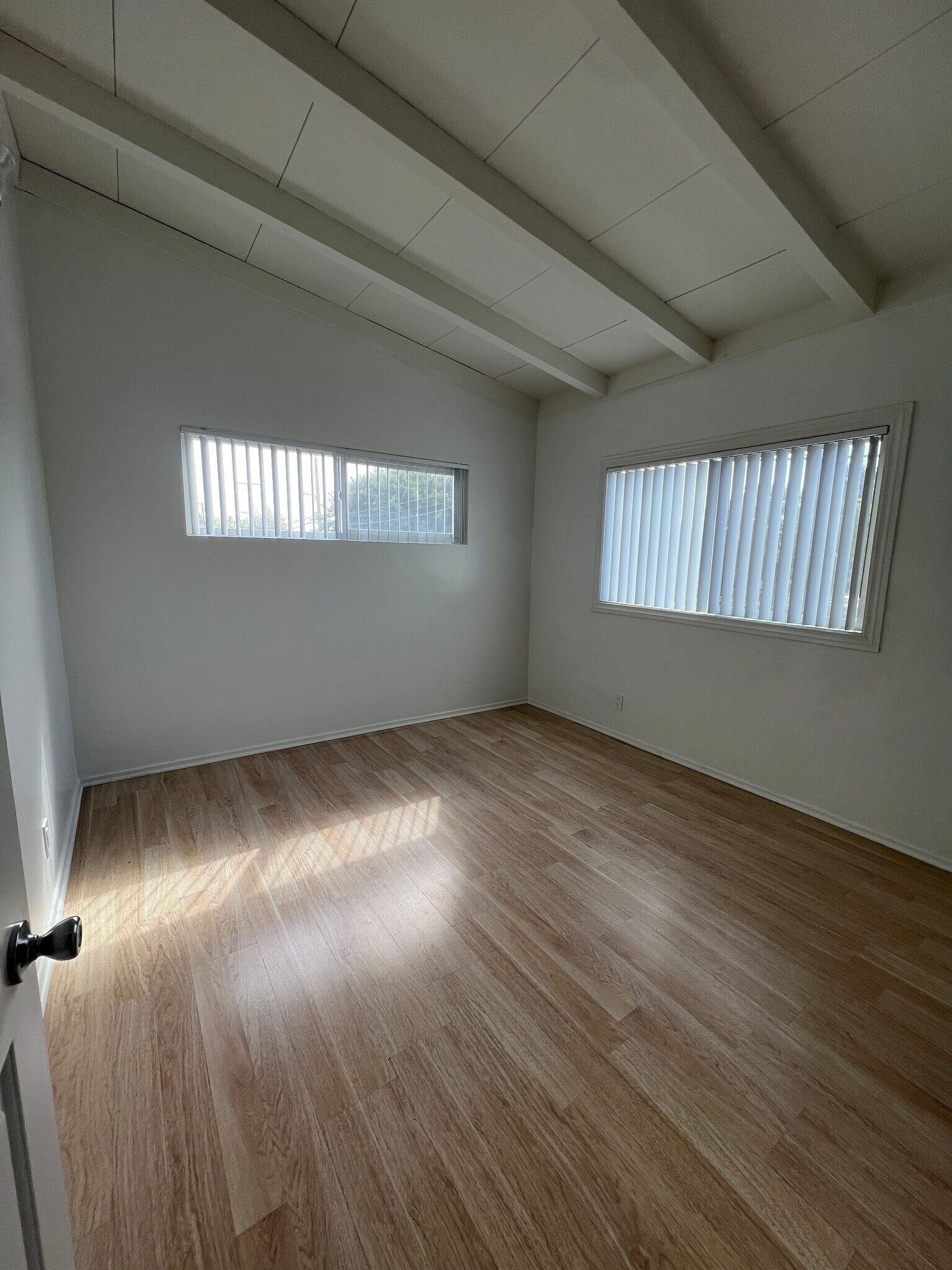 Building Photo - 1102 W Broadway