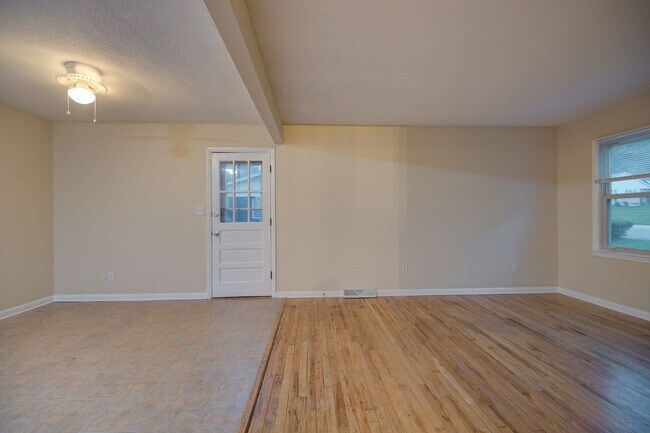 Building Photo - COMING SOON! Charming 3 Beds and 1 Bath Ra...