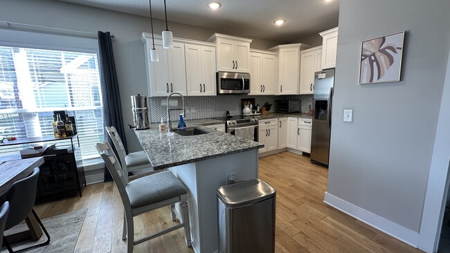 Building Photo - 537 Dexter Dr