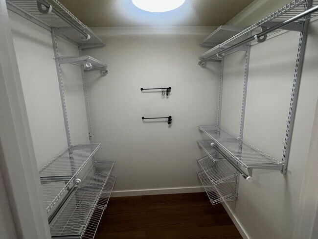 Building Photo - Updated Condo with Water view - Available ...