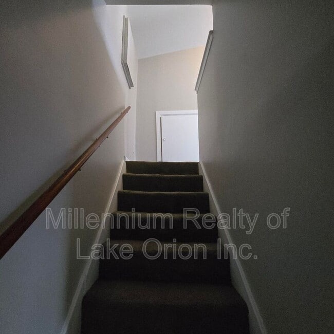 Building Photo - 644 E Meyers Ave