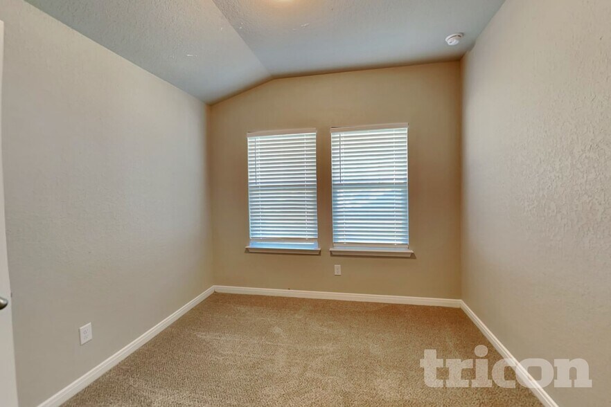 Building Photo - 13542 Paxton Blvd