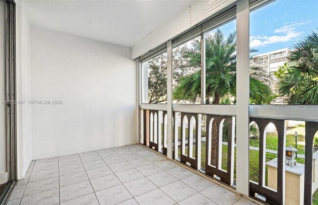 Building Photo - 901 NE 14th Ave