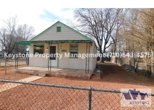 Building Photo - Cute House with 2 Bedrooms/1 Bathroom with...
