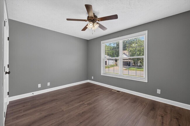 Building Photo - 645 Fox Hound Dr