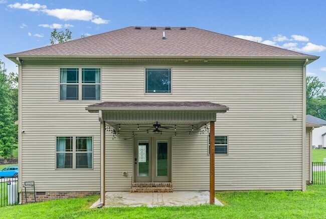 Building Photo - Pet Friendly Four Bedroom!