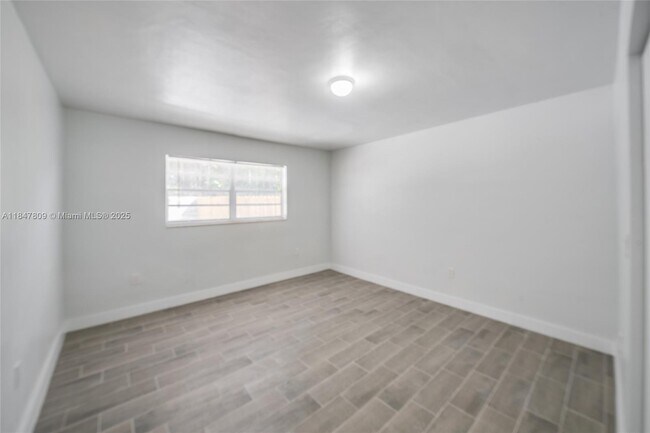 Building Photo - 1604 SW 9th St