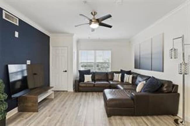 Building Photo - The Grande Downtown - Beautiful 1 bedroom ...