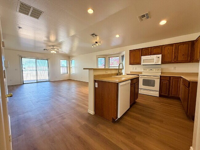 Building Photo - Beautiful Goodyear Home in Centerra – Spacious, Stylish & Move-In Ready!
