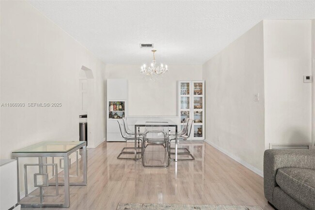 Building Photo - 1935 Arthur St