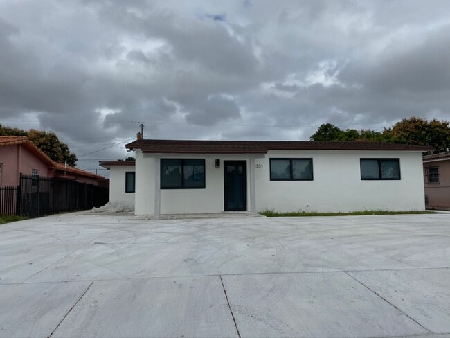 Building Photo - 1331 W 33rd St