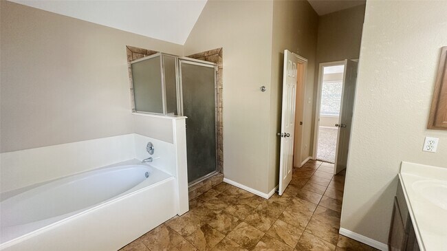 Building Photo - 374 Lake View Dr