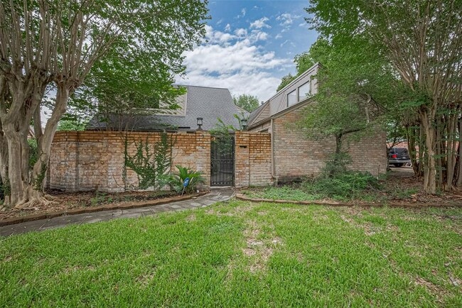 Building Photo - 2107 Shadowbriar Dr