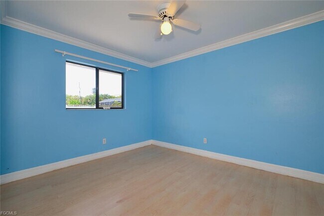 Building Photo - 2614 SE 12th Pl