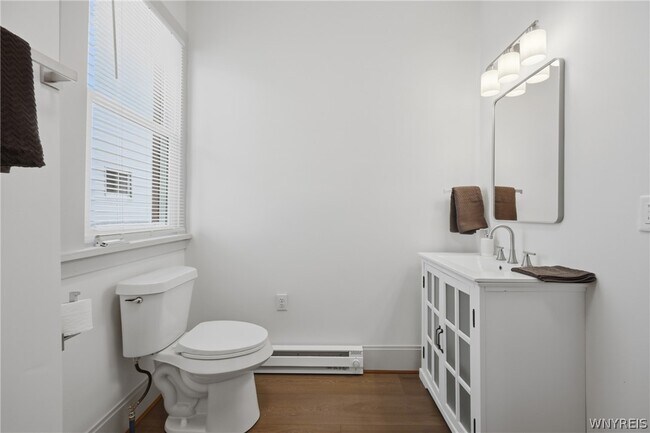 Building Photo - 444 W Ferry St