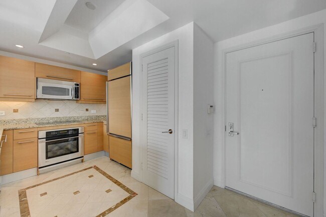 Building Photo - Turnberry Towers East 804- Strip/City/Mnt Views from this Stunning 1Bd/1.5Ba Residence