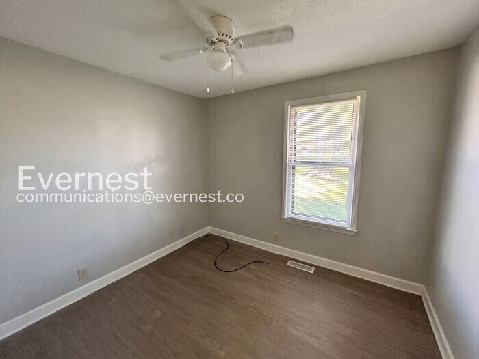 Building Photo - 212 New Shackle Island Rd