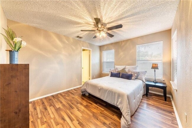 Building Photo - 3010 Red Bay Dr