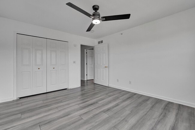 Building Photo - 17034 Farmington Rd