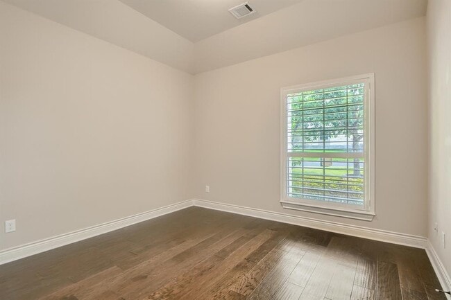 Building Photo - 400 Entrada Way