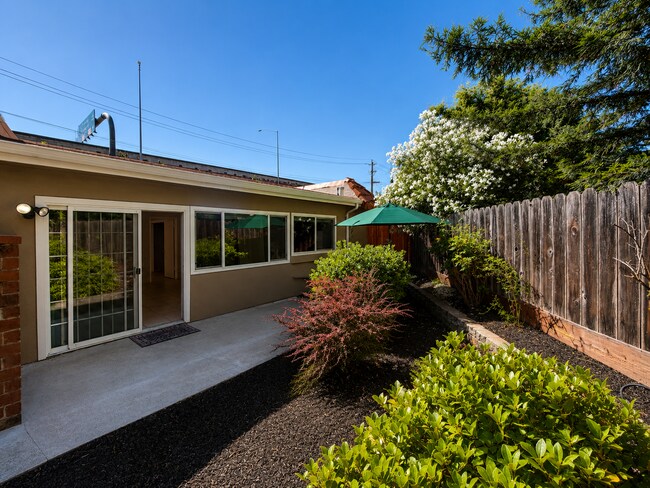 Building Photo - 2223 Buena Vista Ave