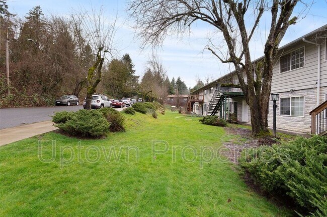 Building Photo - 1420 SW Bertha Blvd