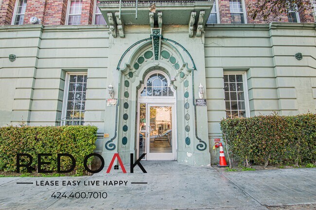 Building Photo - 610 S Kenmore Ave