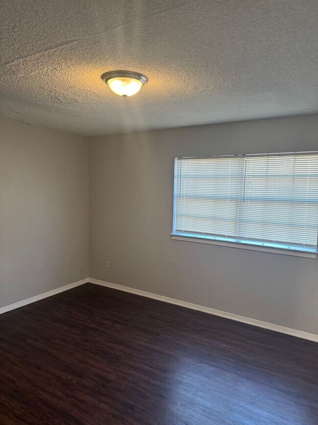 Building Photo - 3772 Hyacinth Dr