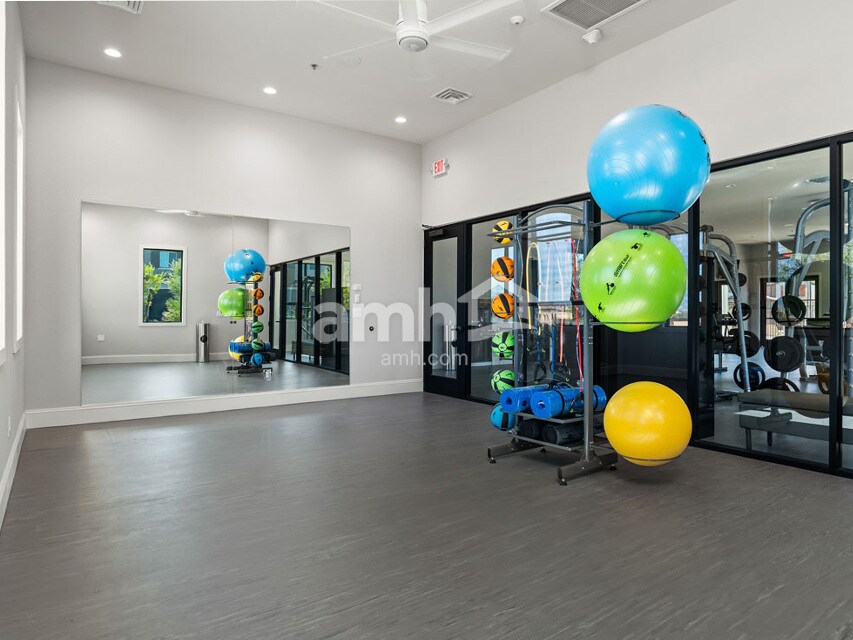 Building Photo - 8824 Tiger Tooth Ave