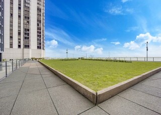 Building Photo - 900 S Shore Dr
