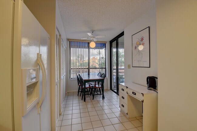 Building Photo - 7194 Promenade Dr