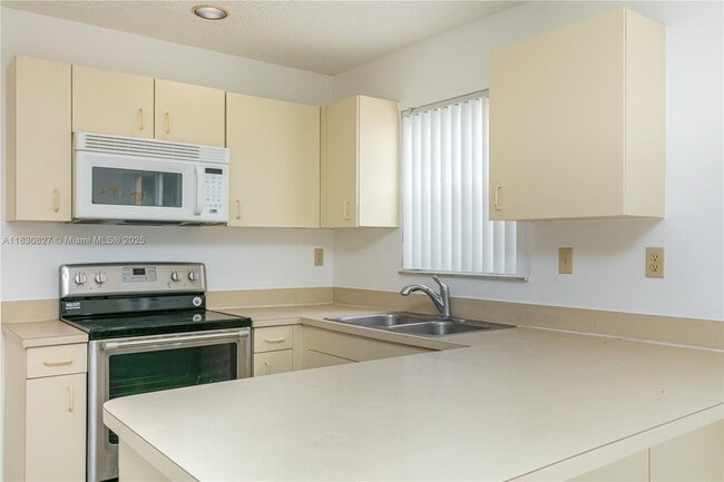 Building Photo - 2592 W Saratoga Dr