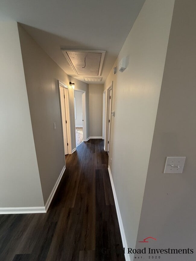 Building Photo - Cozy 3 Bedroom