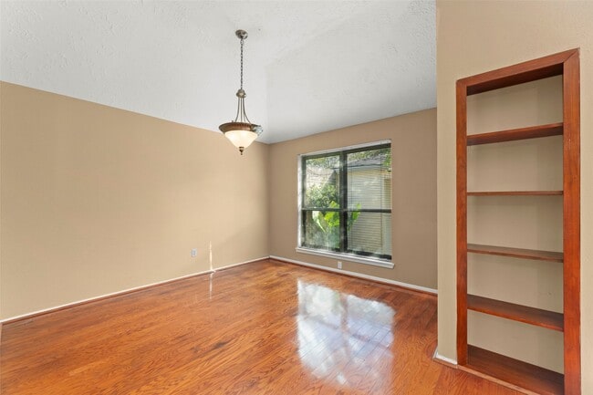 Building Photo - 8307 Autumn Wind Dr