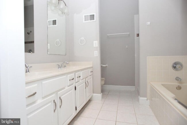 Building Photo - 3637 Winfield Lane Northwest