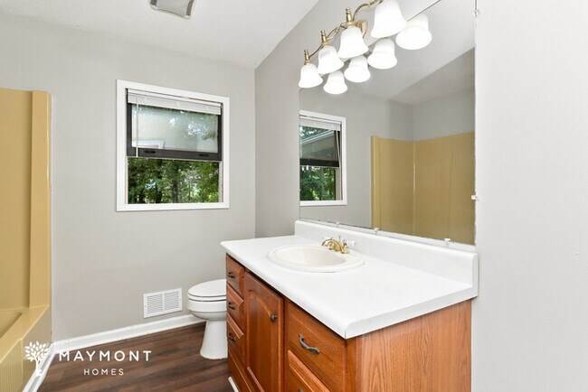 Building Photo - 397 Oakridge Dr SE