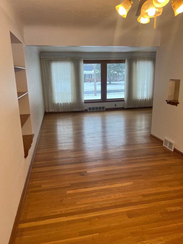 Building Photo - 6564 Oakwood Dr