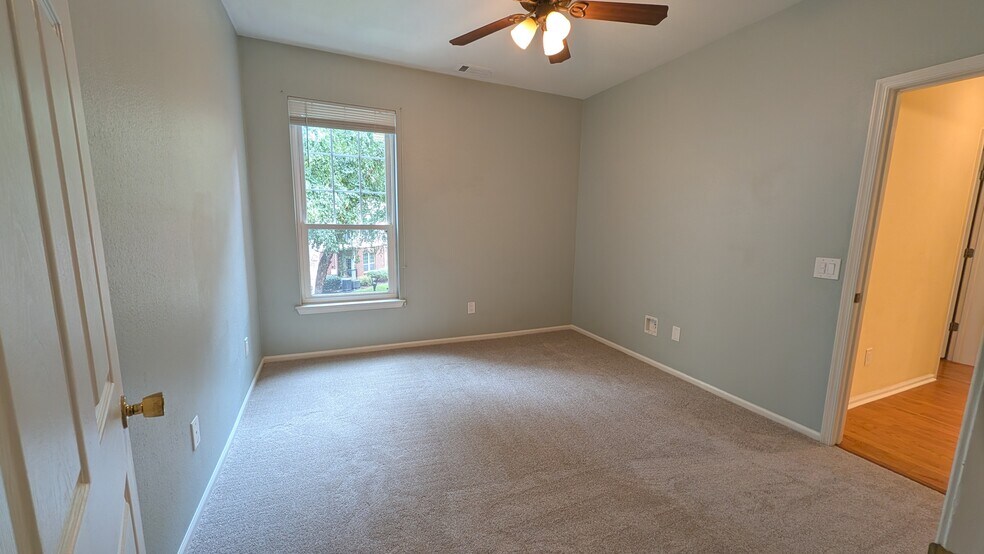 Building Photo - 1550 Spring Gate Dr