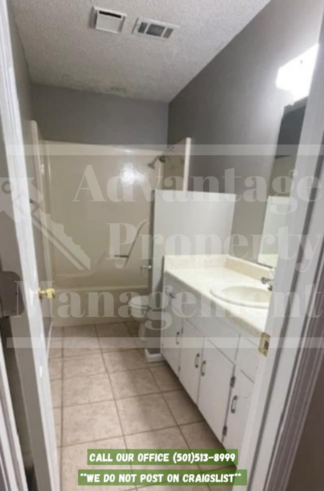 Building Photo - 9 Mdw Crk Dr