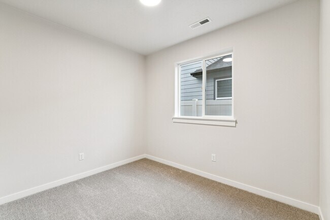 Building Photo - 2264 E Misty Fls St