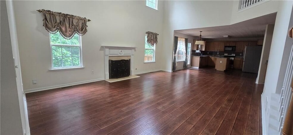 Building Photo - 3811 Roxfield Dr NE