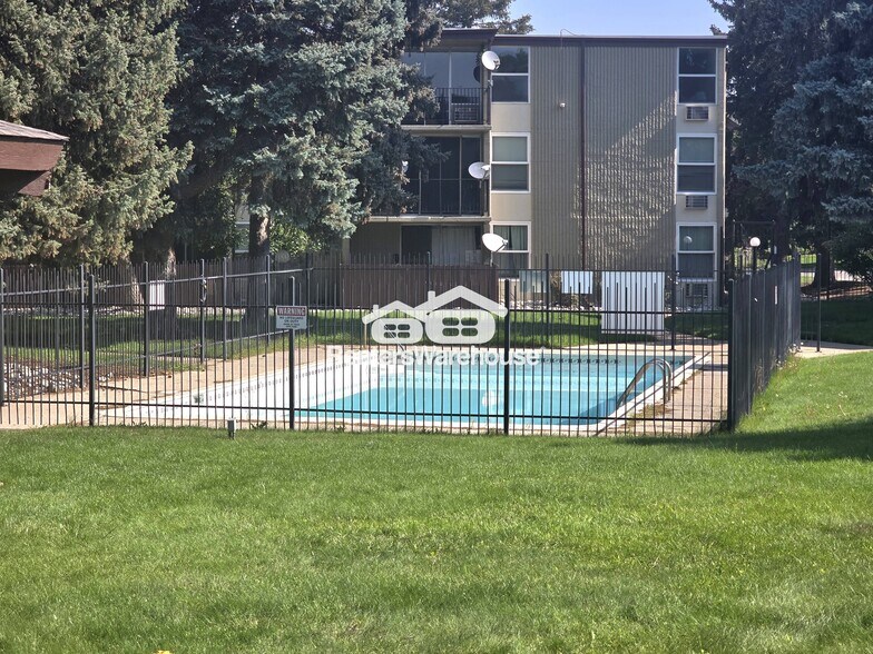 Building Photo - 2281 S Vaughn Way