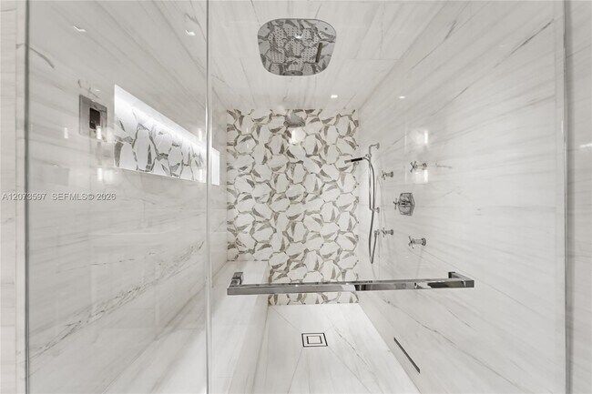 Building Photo - 5875 Collins Ave
