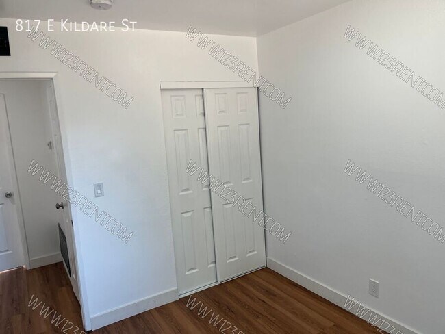 Building Photo - 817 E Kildare St
